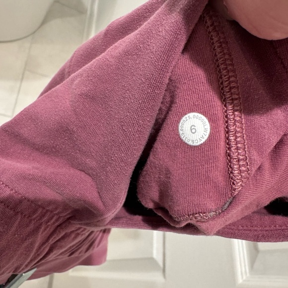 Lululemon Inner Glow Short 3” Size 6 GUC - Picture 10 of 12